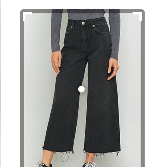 Urban Outfitters Denim - UO BDG flood cropped frayed wide leg jeans size 28
